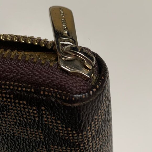 Michael Kors Logo Compact Wallet - Picture 4 of 6